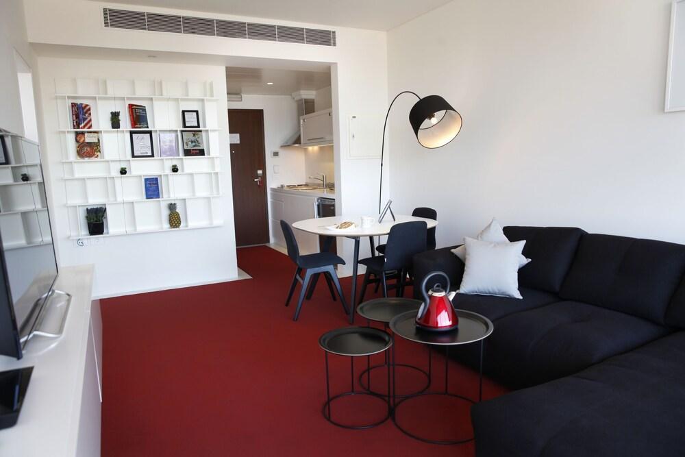 1866 Court & Hotel 5*