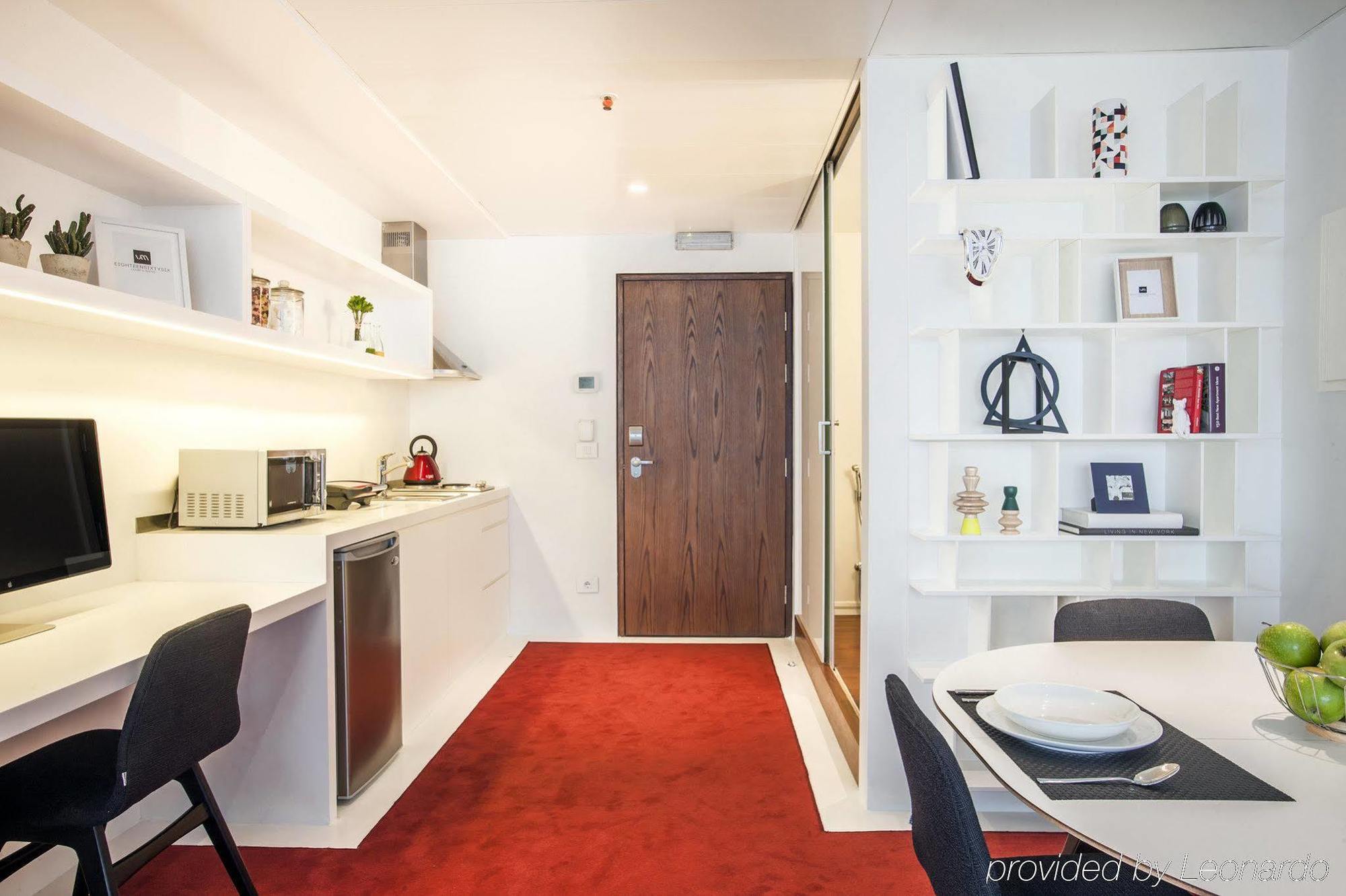 Hotel 1866 Court &